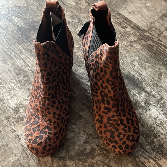 Toms Womens Kelsey Brown Suede Pull On Round Toe Chelsea Boots Shoes NWT - Picture 5 of 9